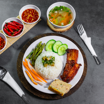 Cơm ba rọi chả