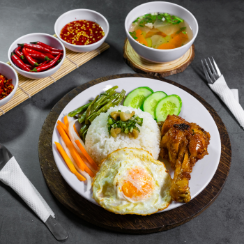 Cơm gà trứng 
