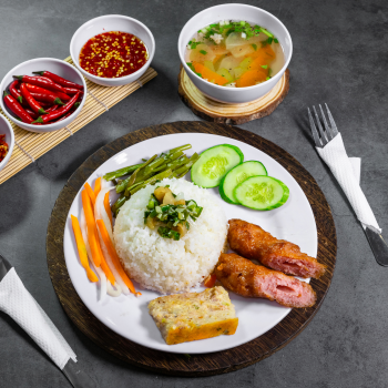 Cơm nem nướng chả