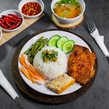 Cơm sườn chả 