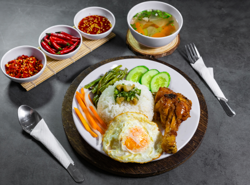 Cơm gà trứng 