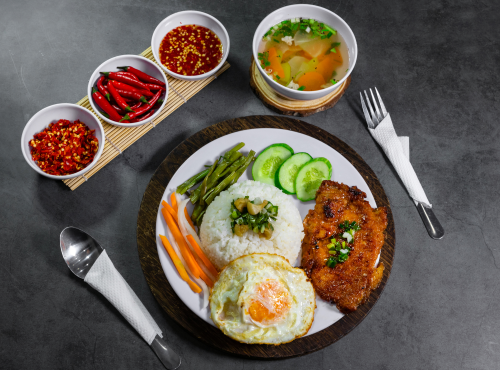 Cơm sườn trứng