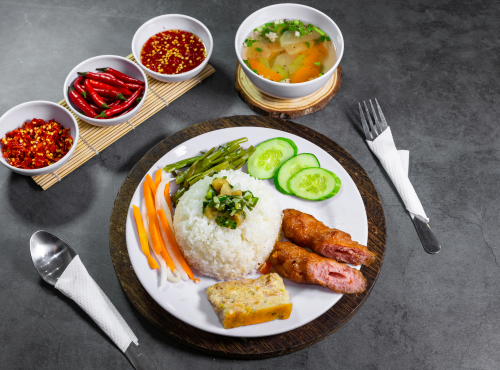 Cơm nem nướng chả