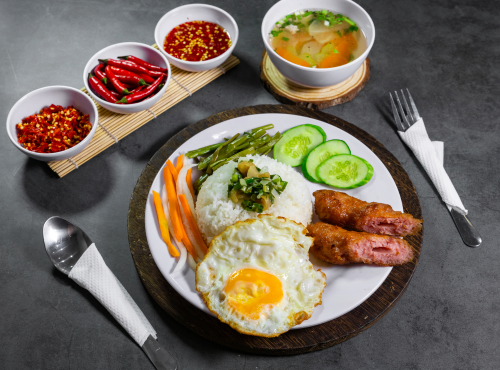 Cơm nem nướng trứng