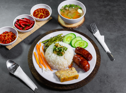Cơm lạp xưởng chả