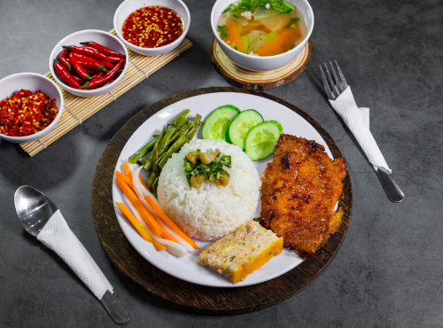 Cơm sườn chả 