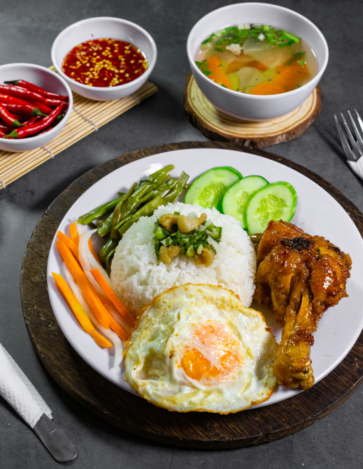 Cơm gà trứng 