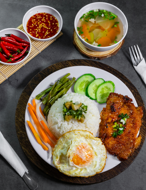 Cơm sườn trứng