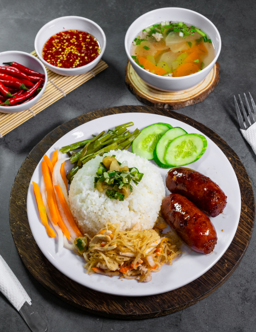 Cơm lạp xưởng bì 