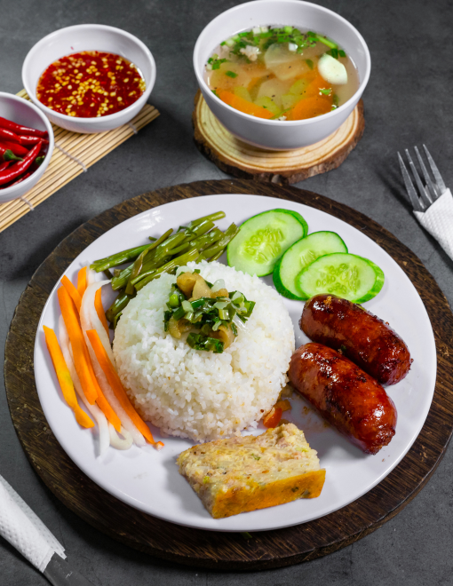 Cơm lạp xưởng chả