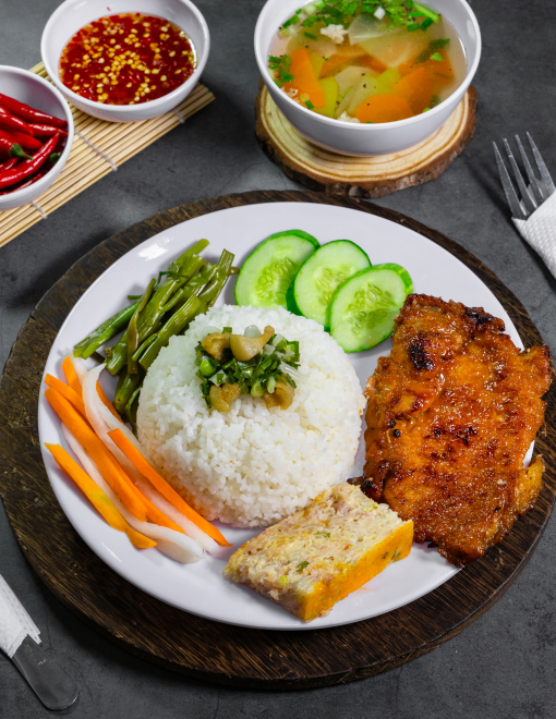 Cơm sườn chả 