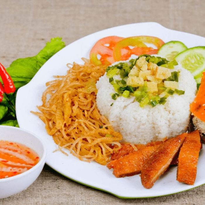 Cơm sườn nổi bật