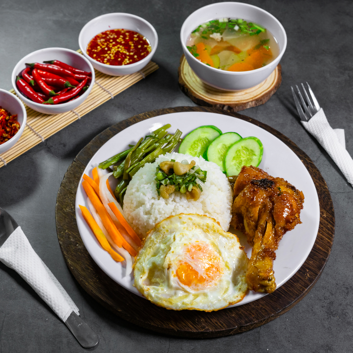 Cơm gà trứng 