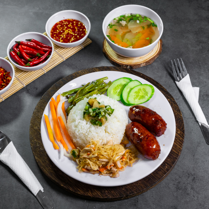 Cơm lạp xưởng bì 