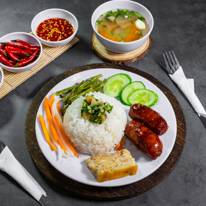Cơm lạp xưởng chả