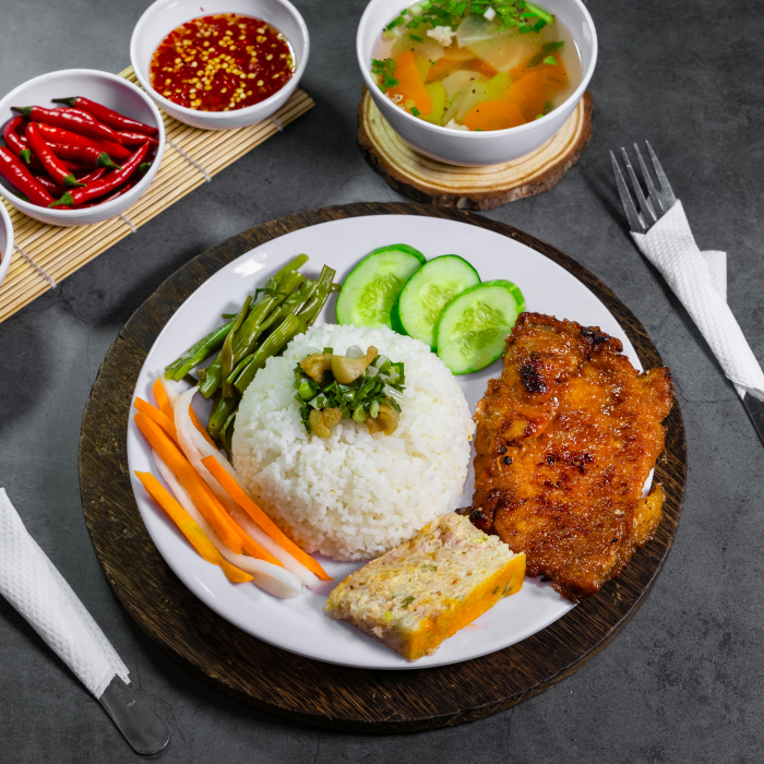Cơm sườn chả 